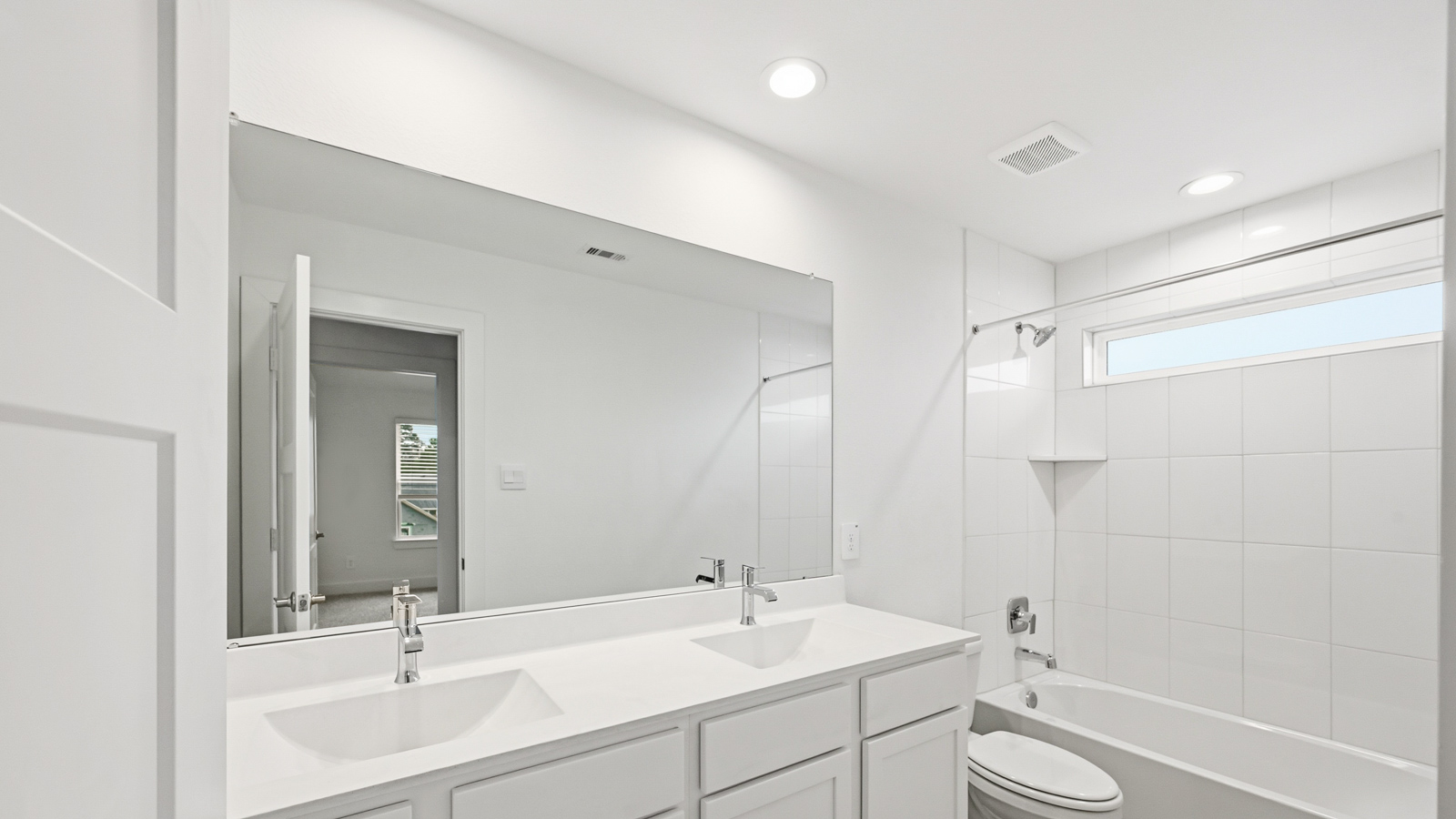 Secondary bathroom with double sinks