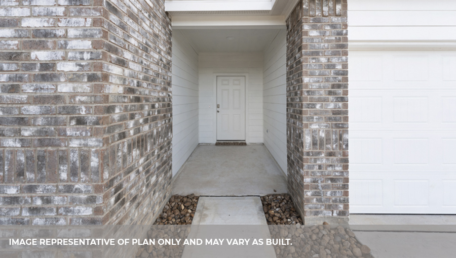 Front porch with overhead light.