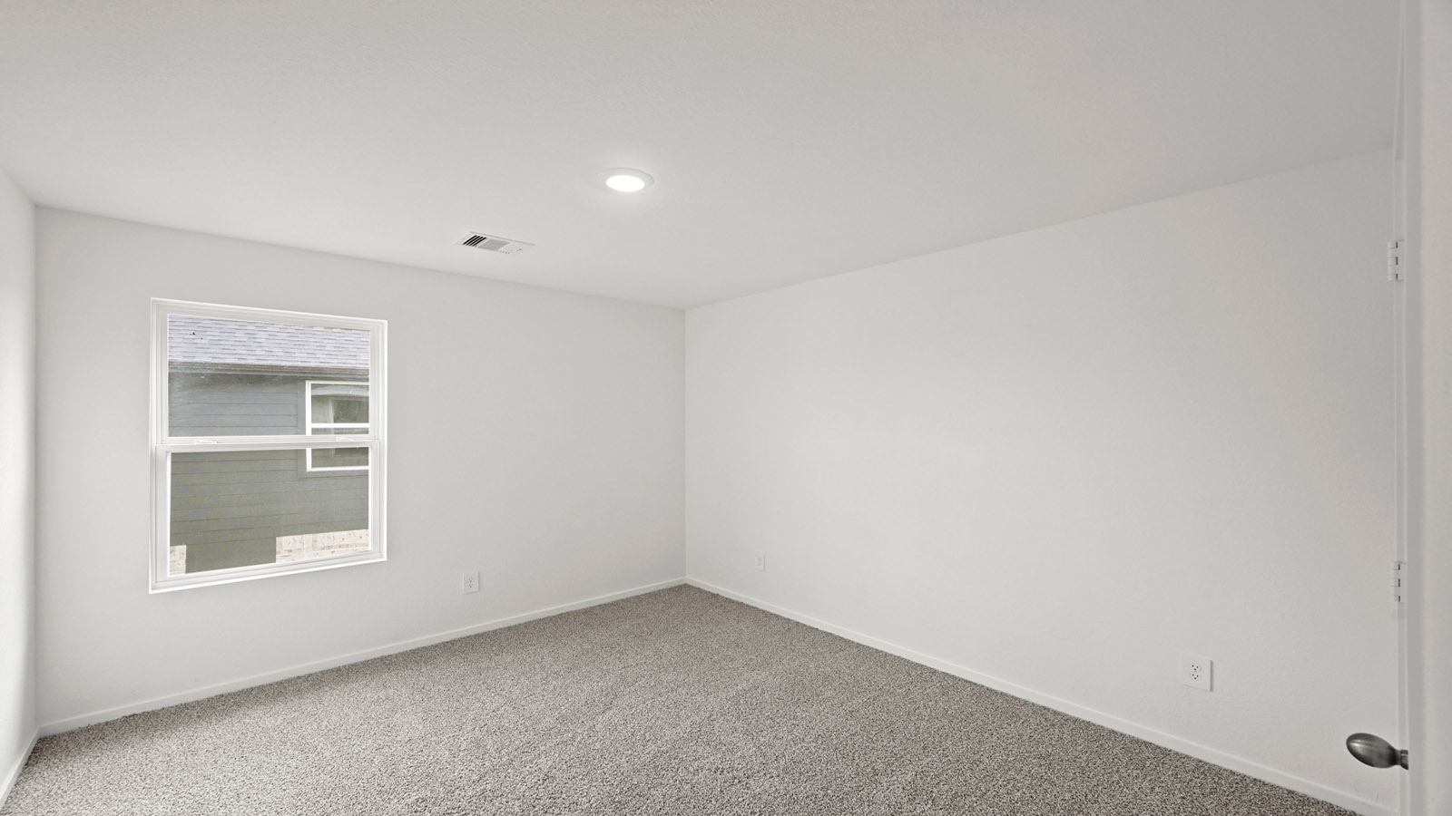 bedroom with carpet flooring