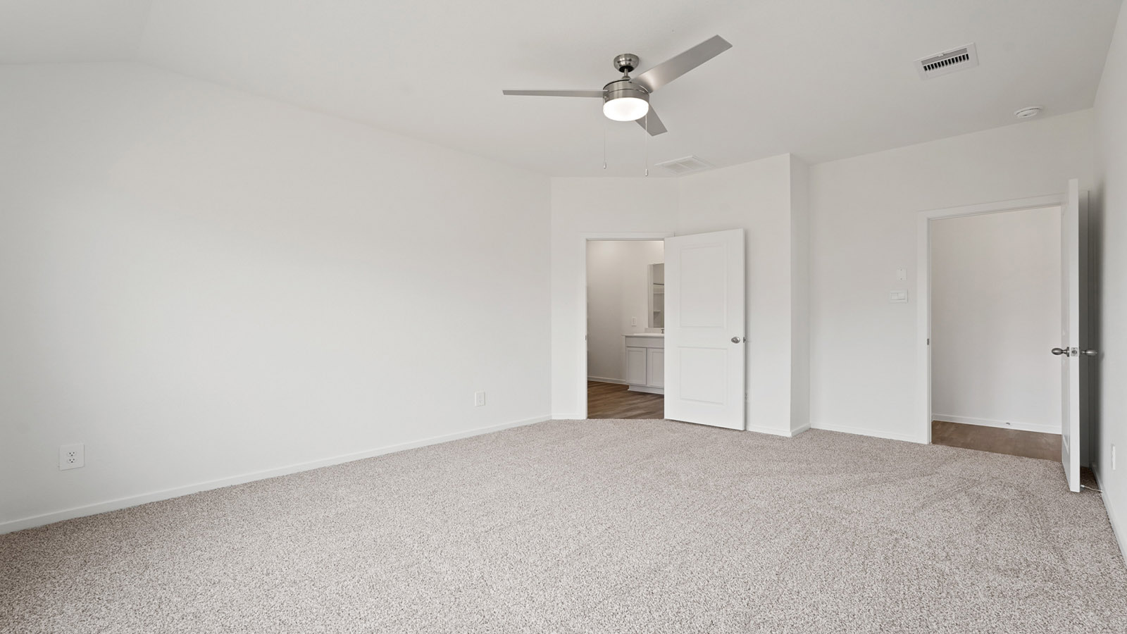 bedroom with carpet flooring