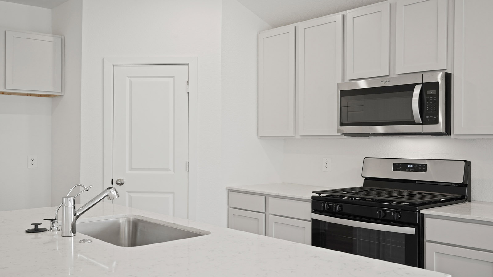 kitchen with quartz xountertops and stainless steeln appiances