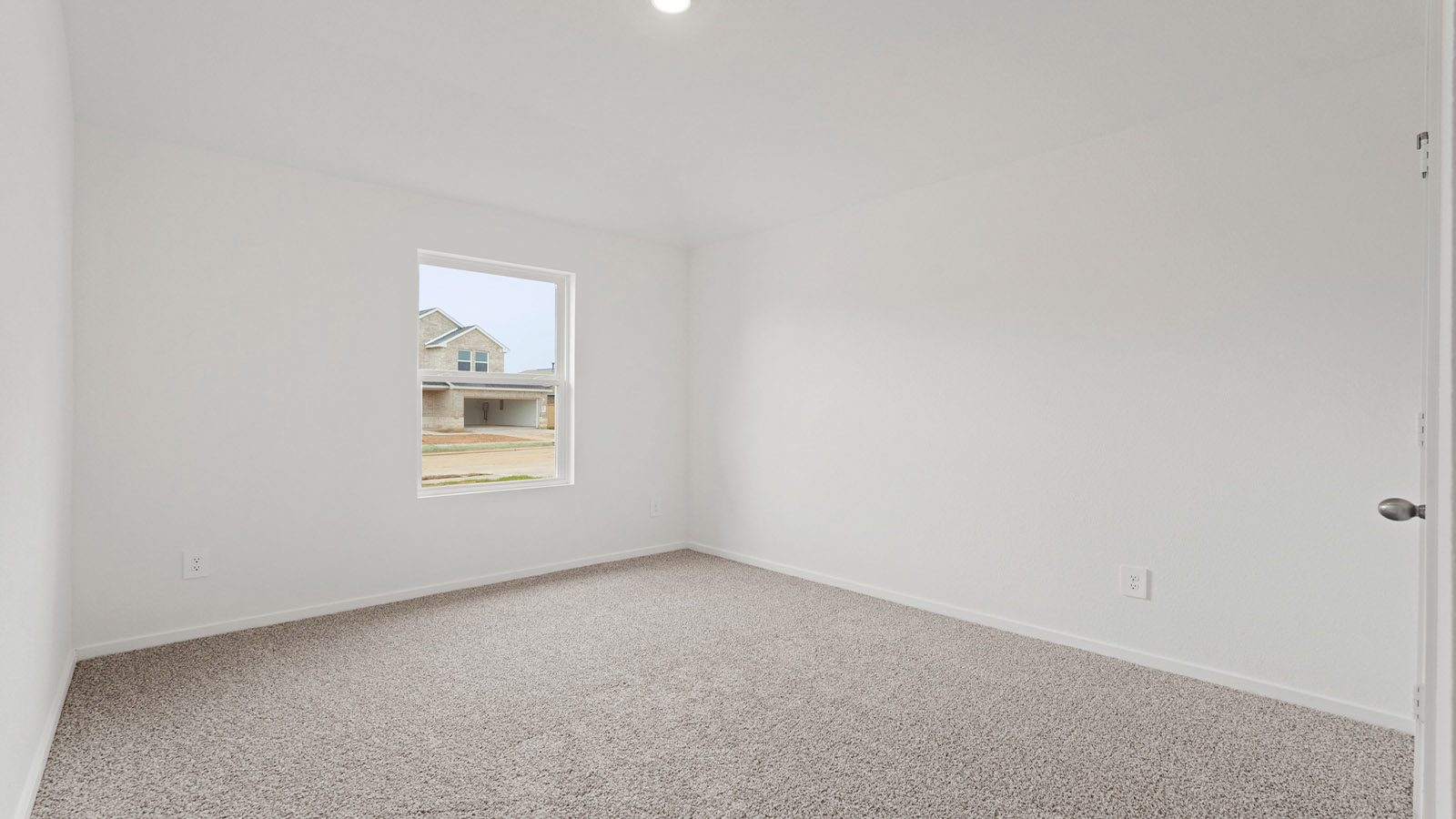 bedroom with carpet flooring