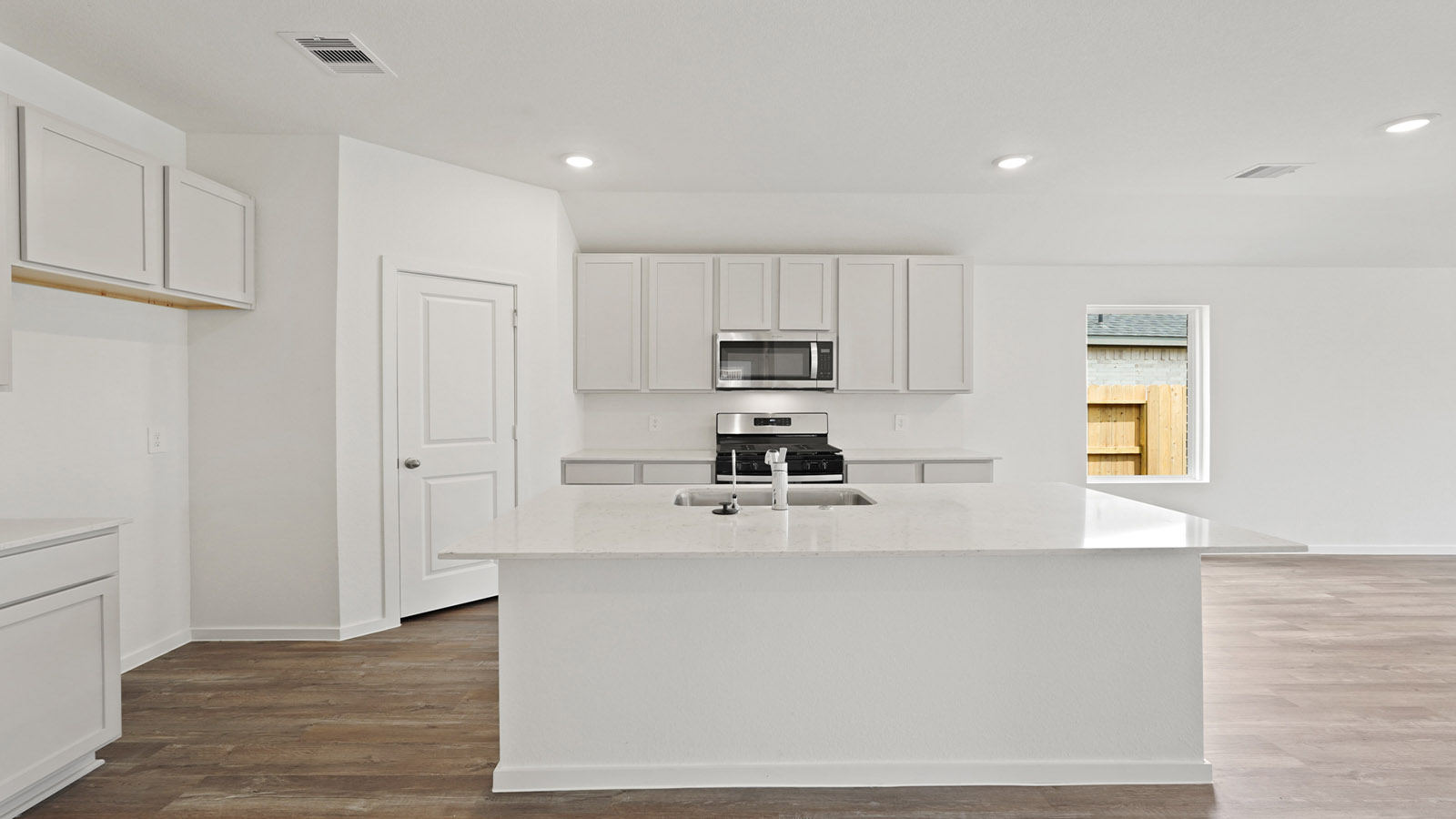 kitchen with quartz xountertops and stainless steeln appiances