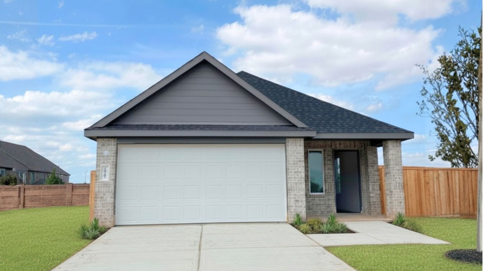 21702 Piazza Maggiore Lane exterior