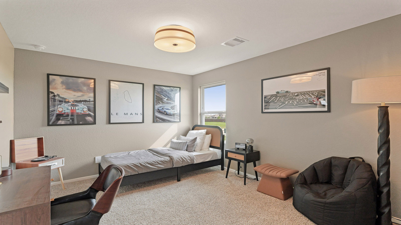 bedroom with carpet flooring