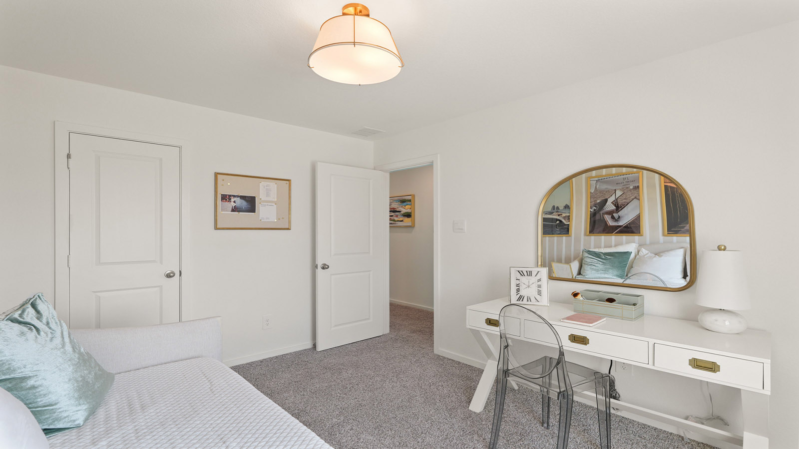 bedroom with carpet flooring