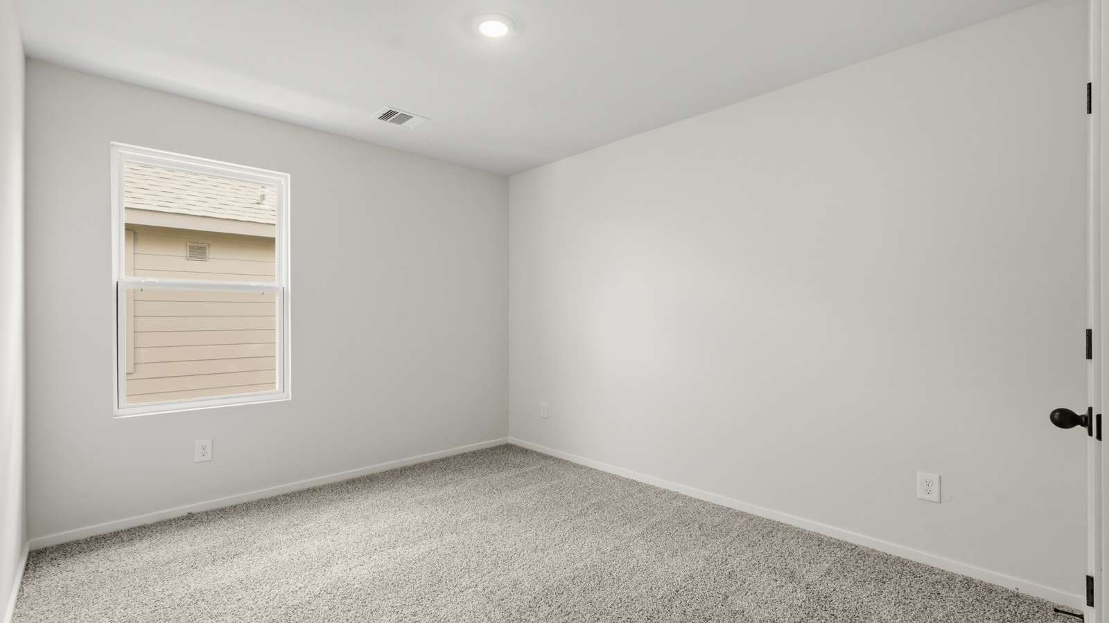 bedroom with carpet flooring