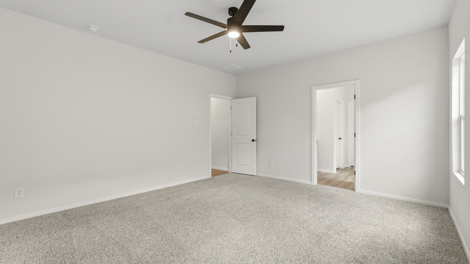 bedroom with carpet flooring