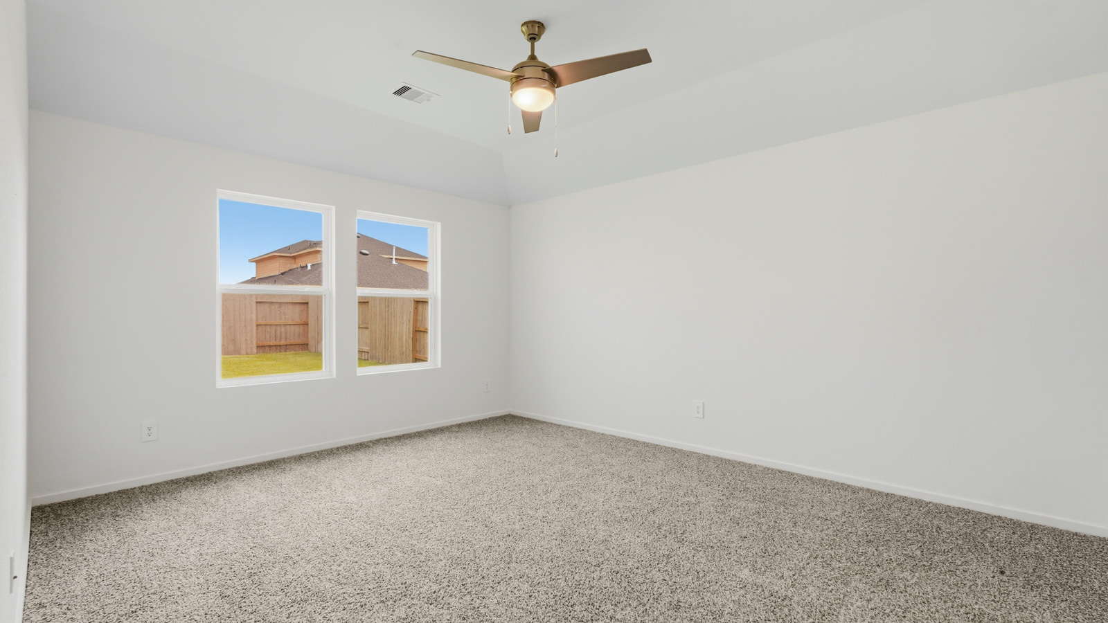 bedroom with carpet flooring
