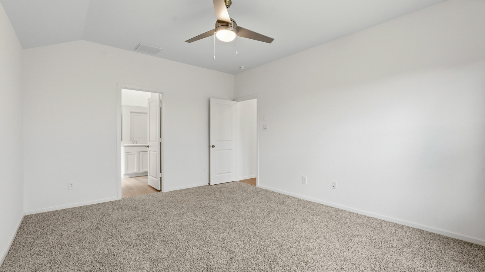 bedroom with carpet flooring
