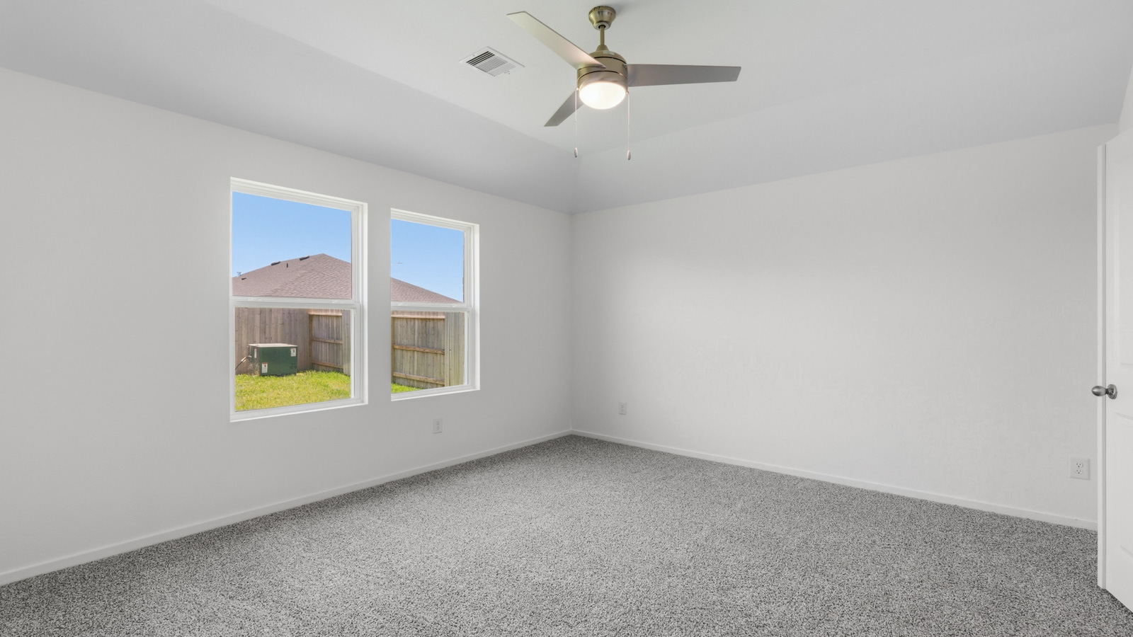 bedroom with carpet flooring
