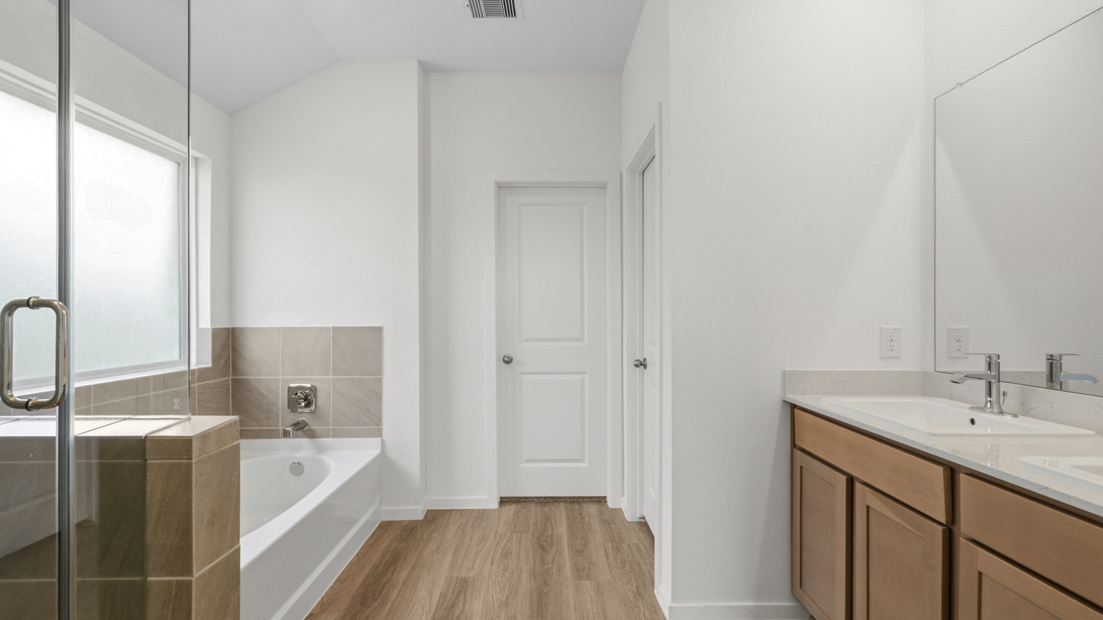 primary bathroom with seperate tub and shower in Hockley, Tx