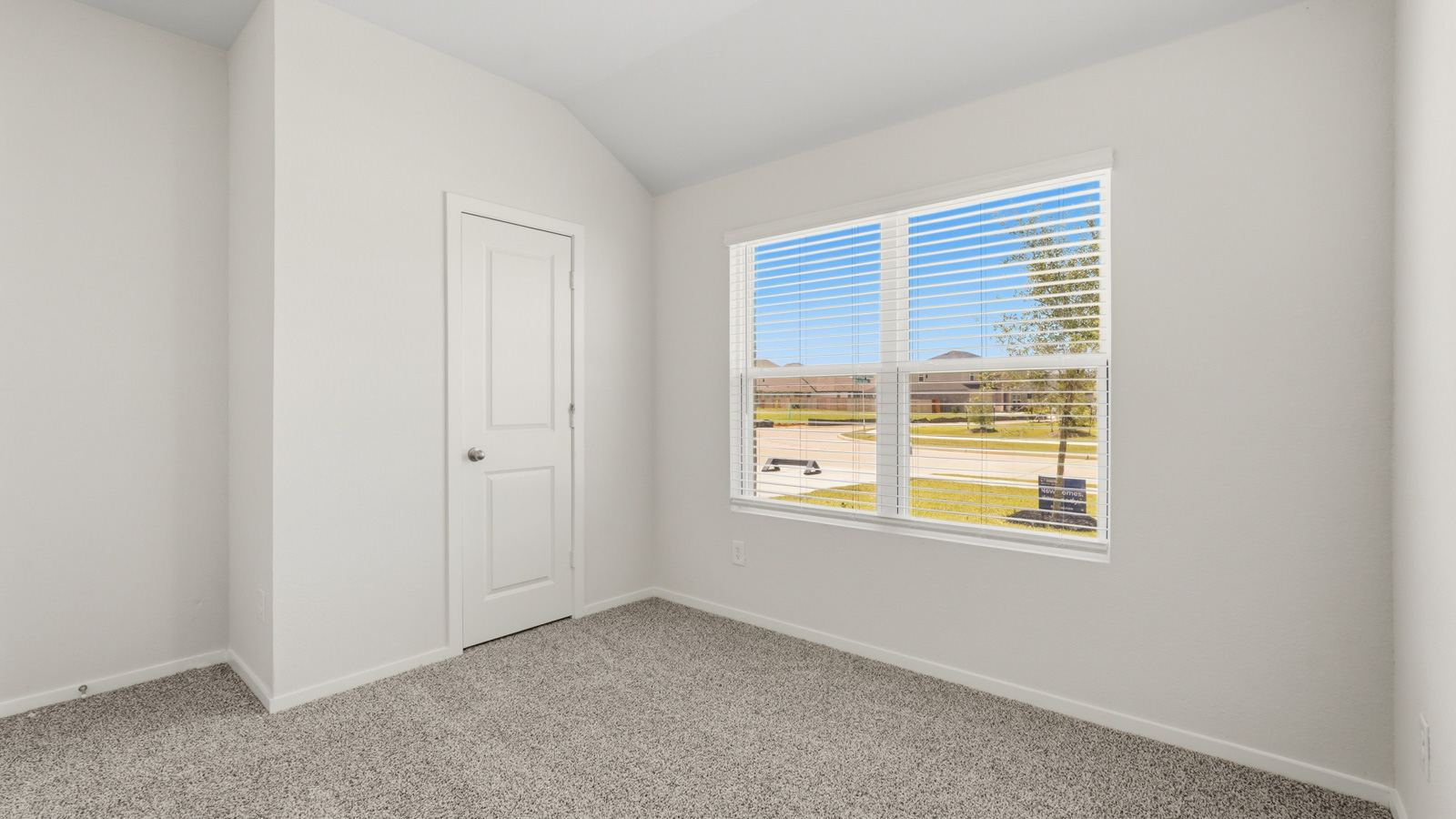 bedroom with carpet flooring