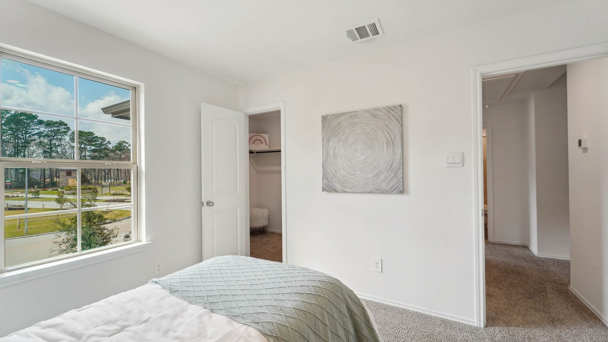 bedroom with carpet flooring