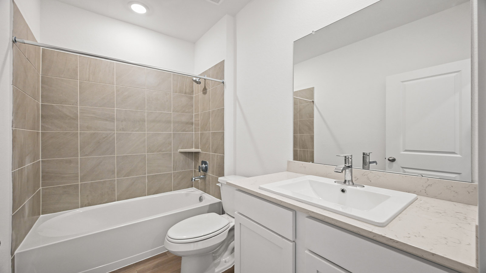 secondary bahroom with tub and shower combo