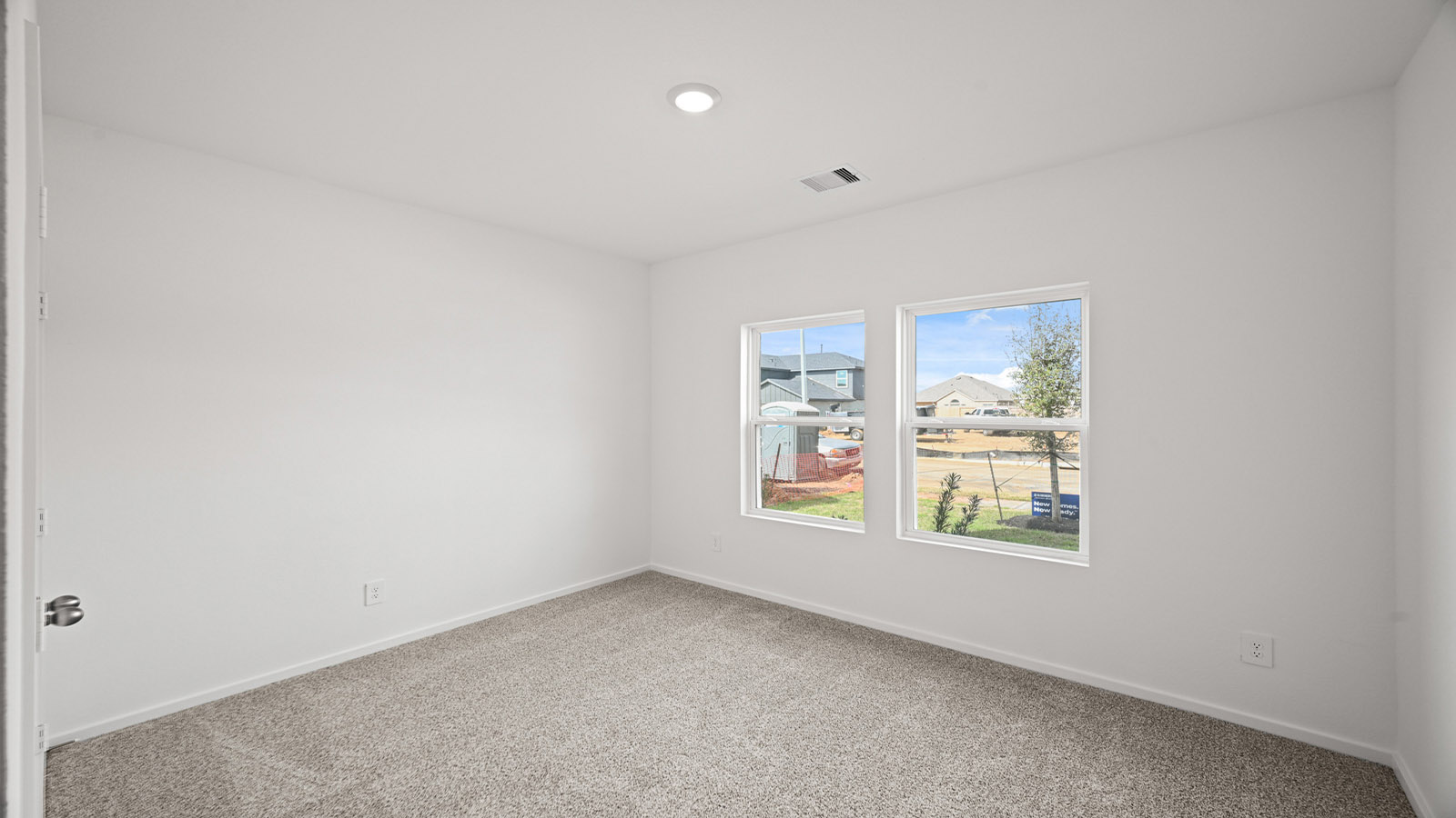 bedroom with carpet flooring