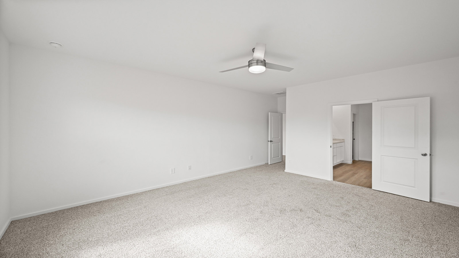bedroom with carpet flooring