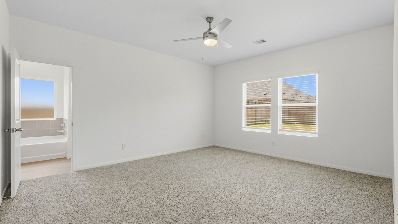 bedroom with carpet flooring