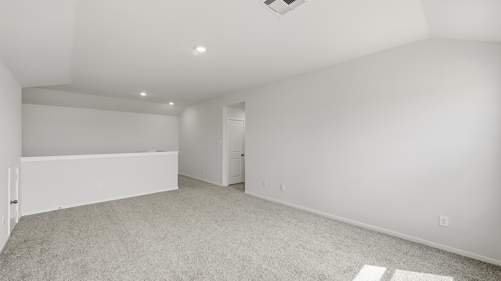 upstairs gameroom with carpet flooring in Hockley, TX