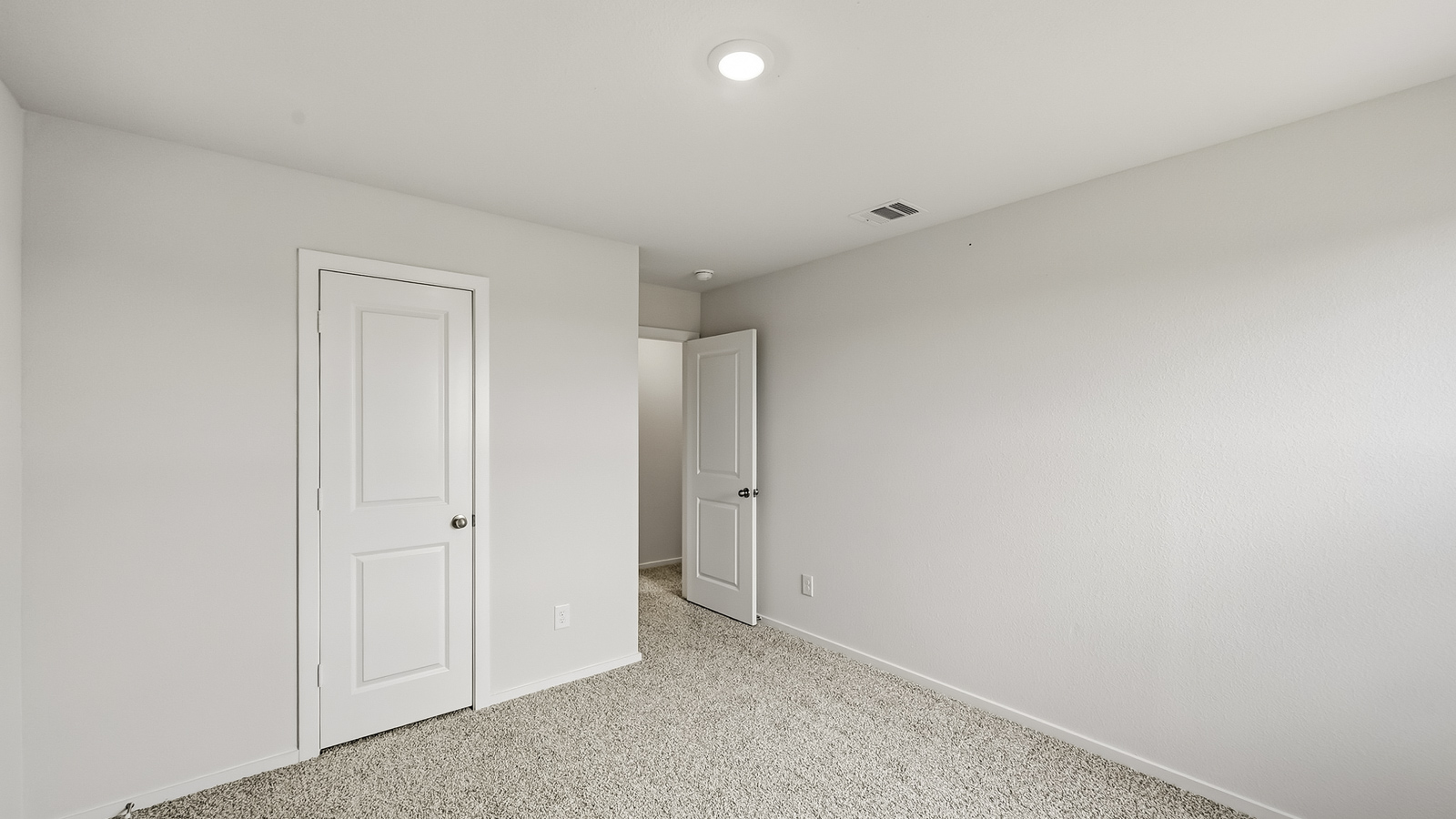 secondary bedroom with carpet flooring in Hockley, TX