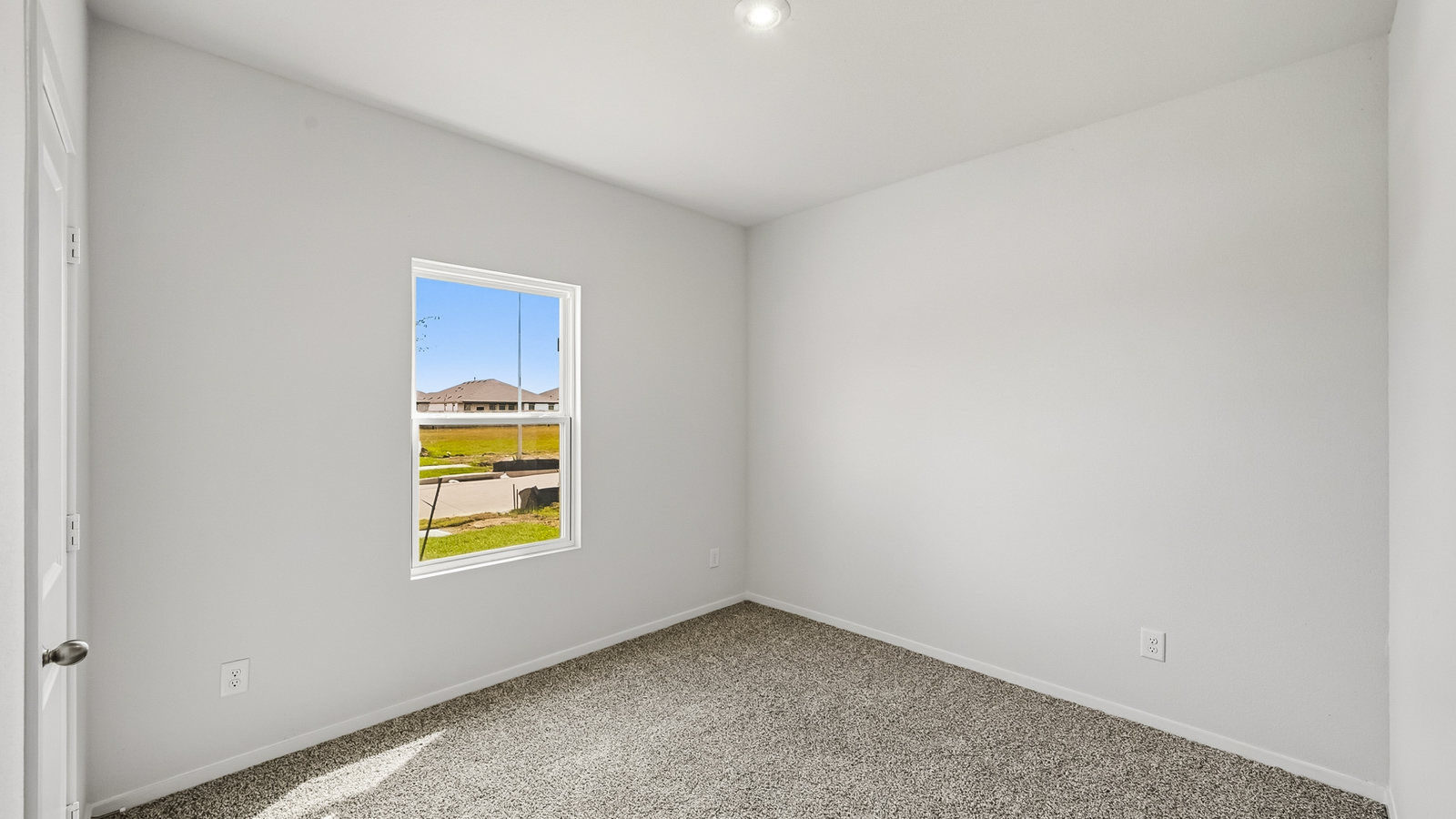 secondary bedroom with carpet flooring in Hockley, TX