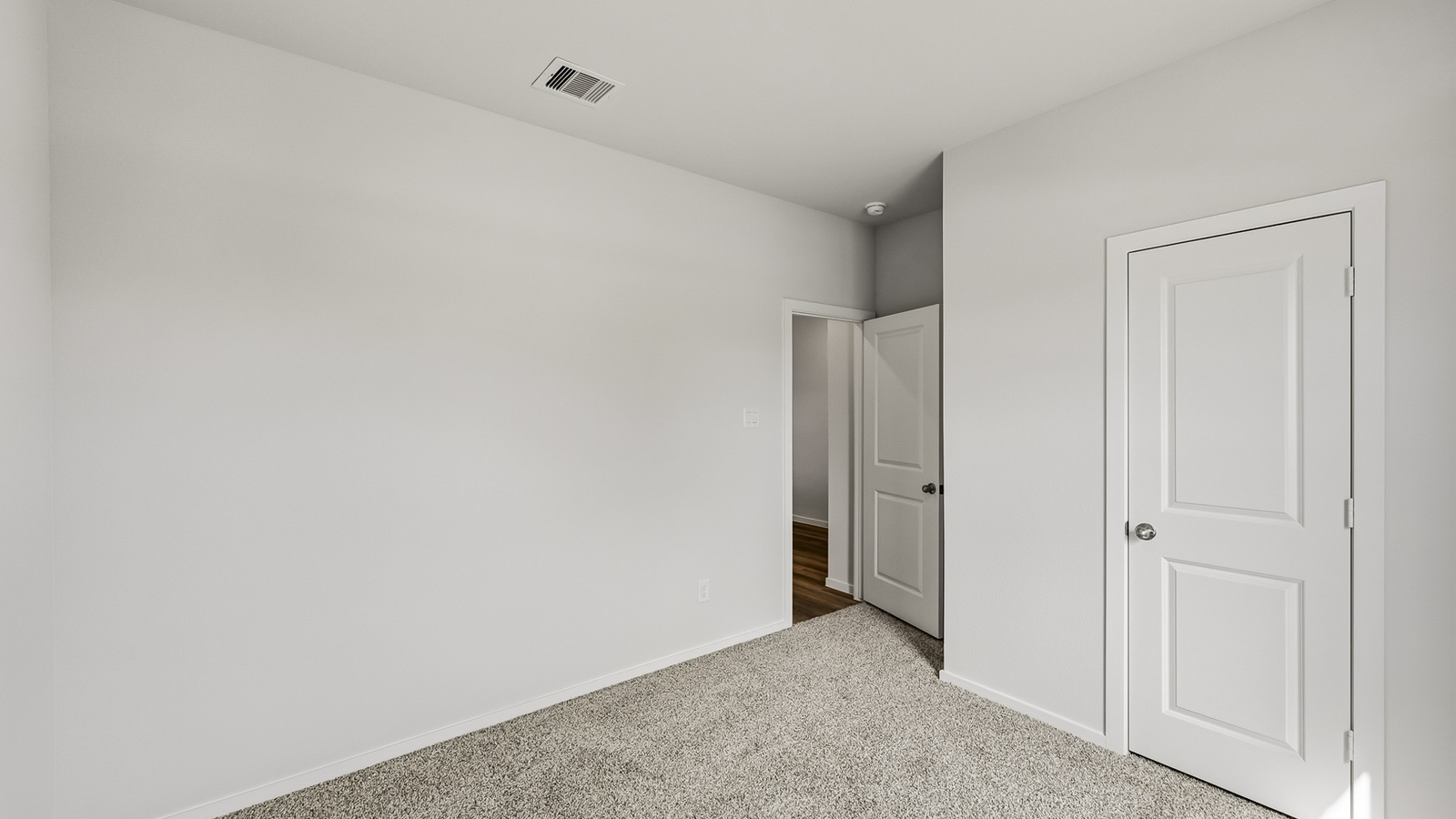 secondary bedroom with carpet flooring in Hockley, TX