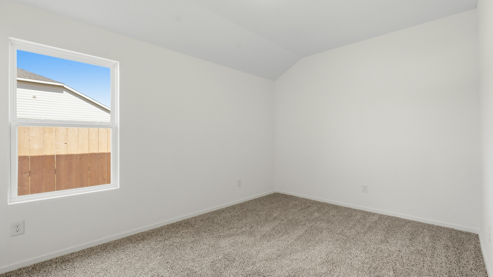 bedroom with carpet flooring