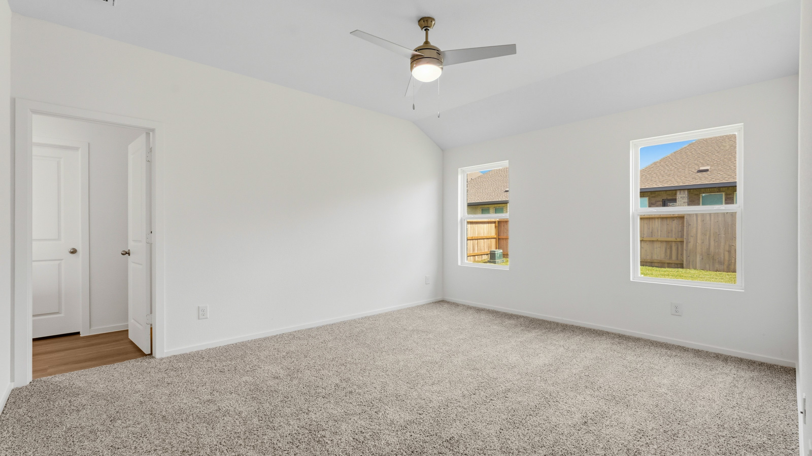 bedroom with carpet flooring