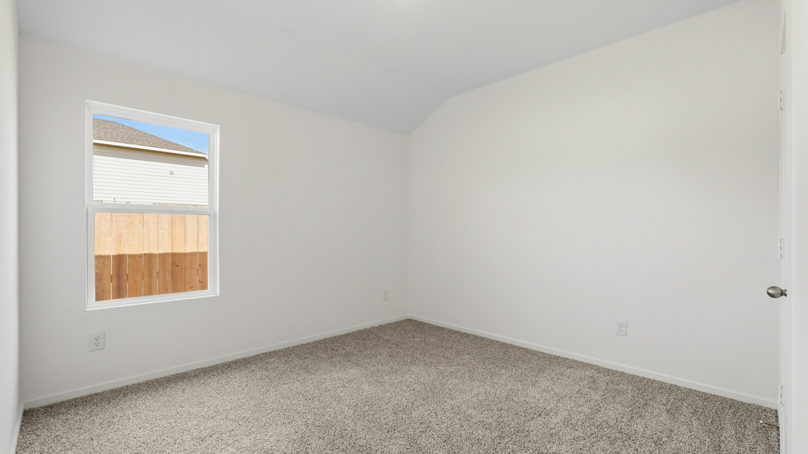 bedroom with carpet flooring