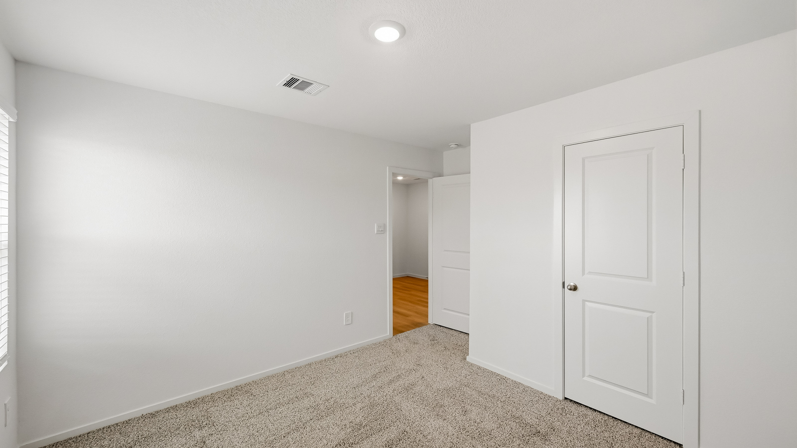 bedroom with carpet flooring