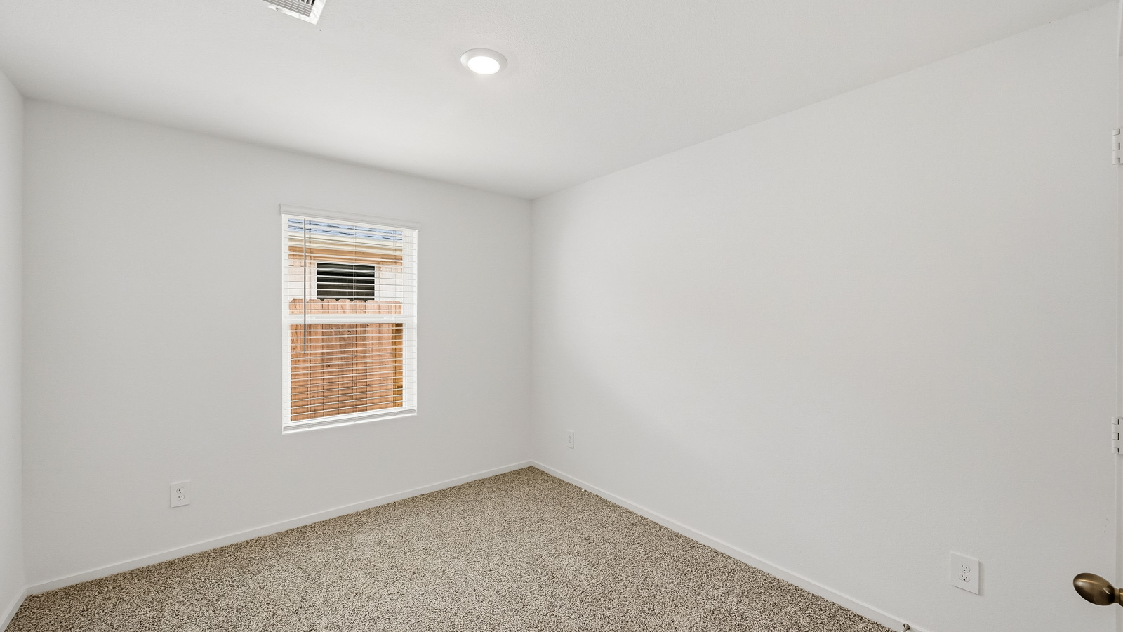 bedroom with carpet flooring