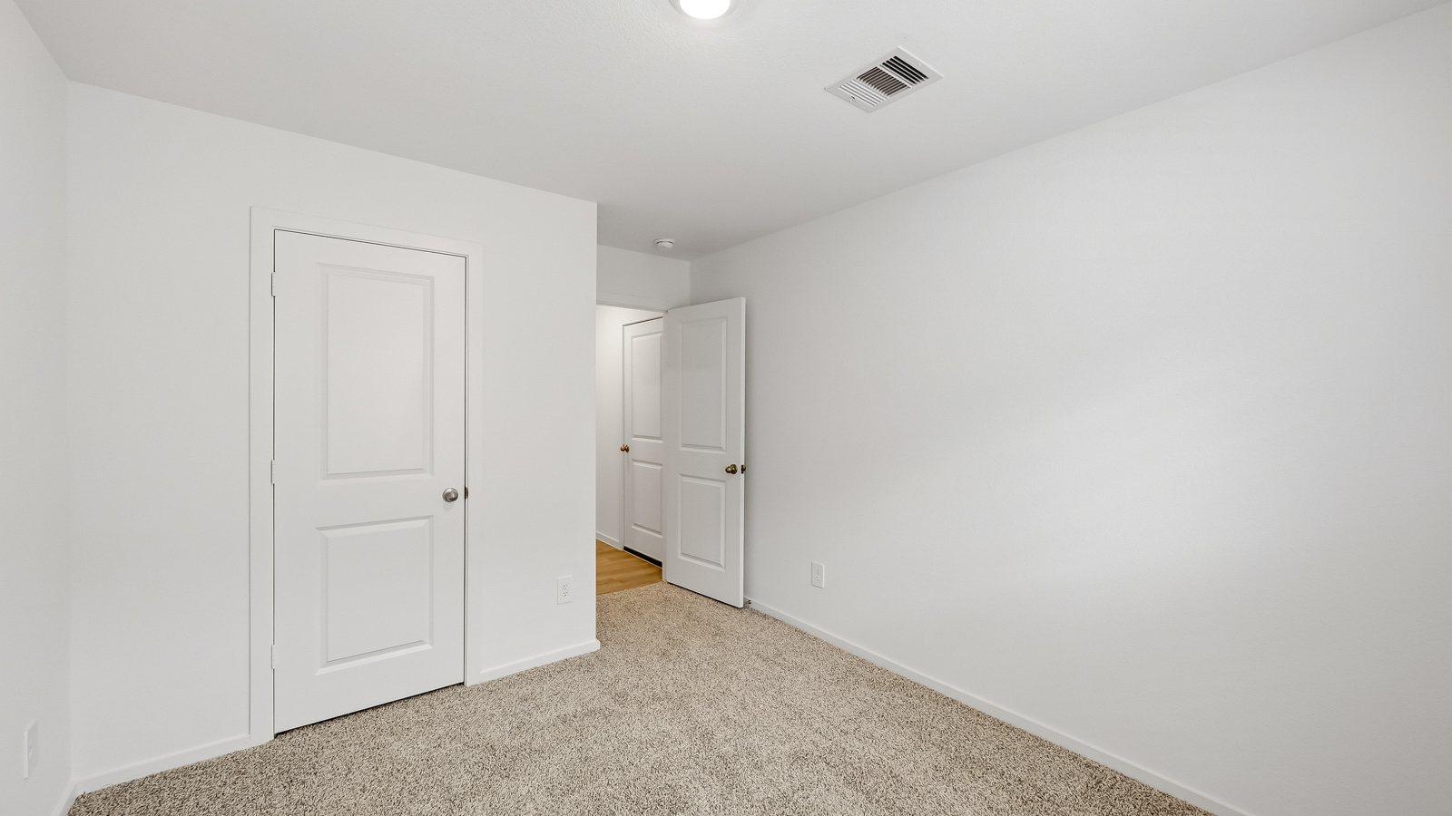 bedroom with carpet flooring