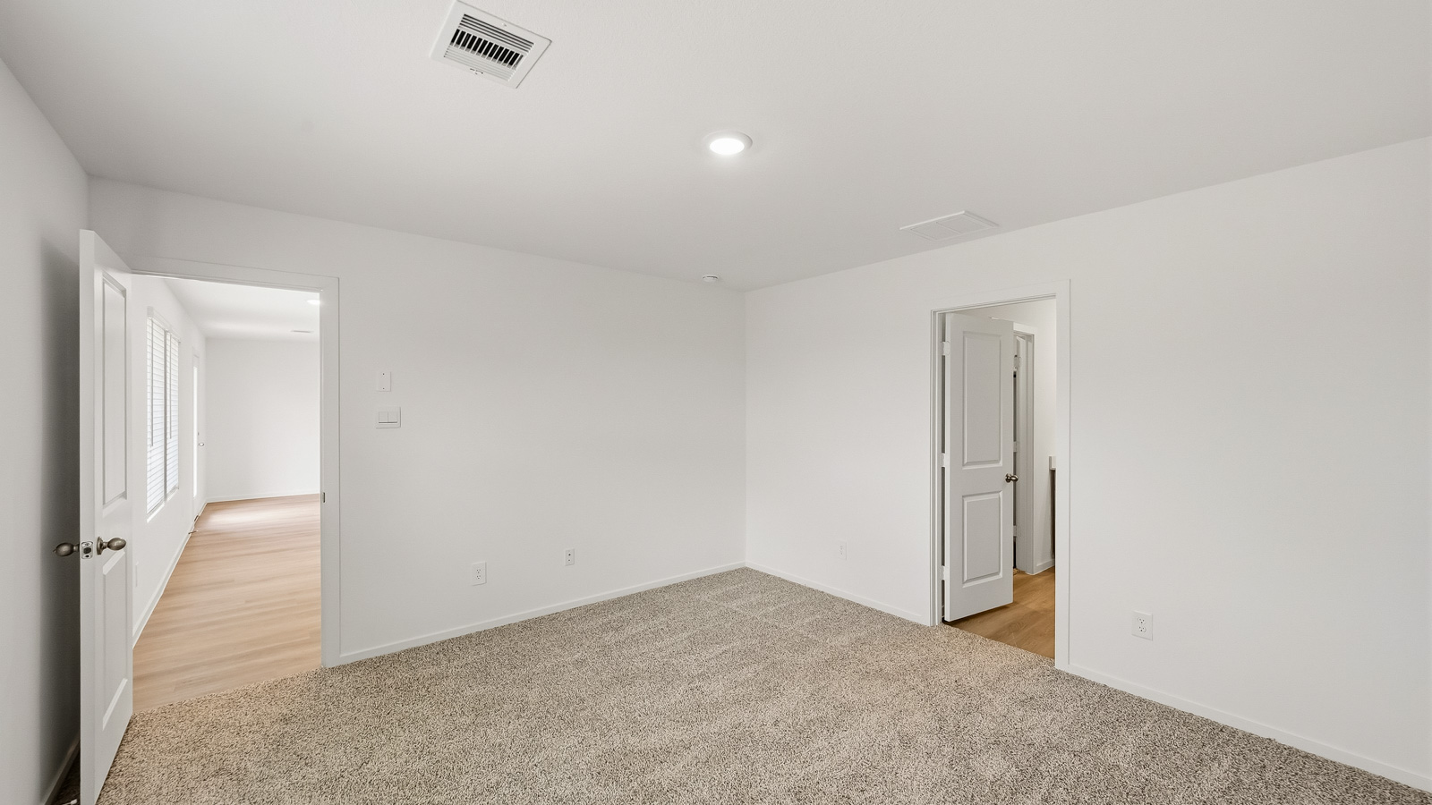 bedroom with carpet flooring