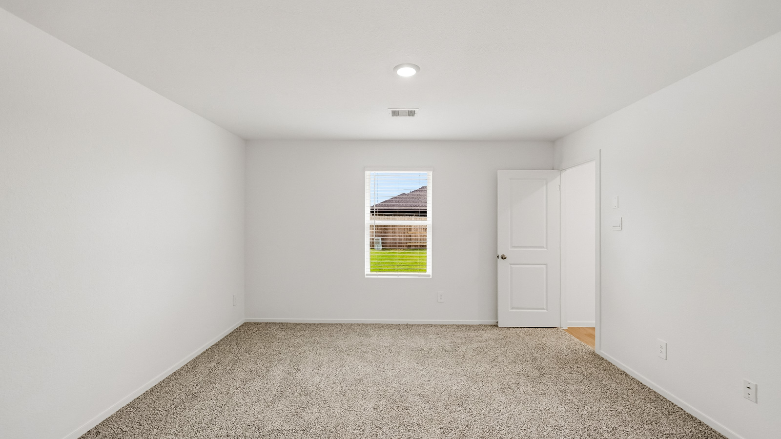 bedroom with carpet flooring