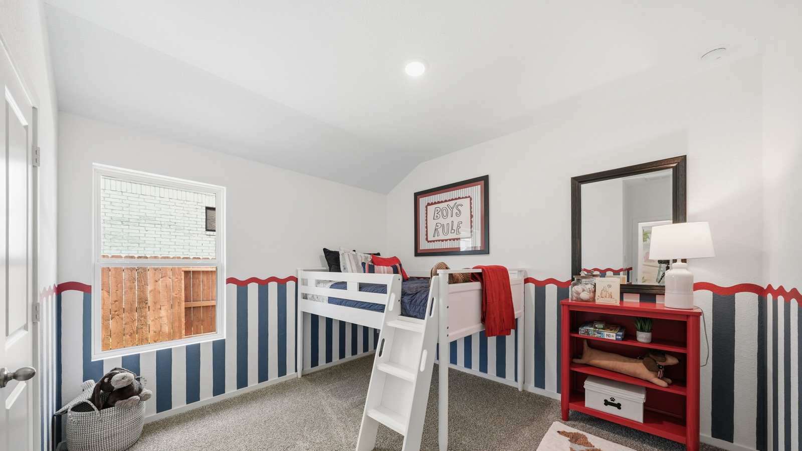 secondary bedroom with carpet flooring