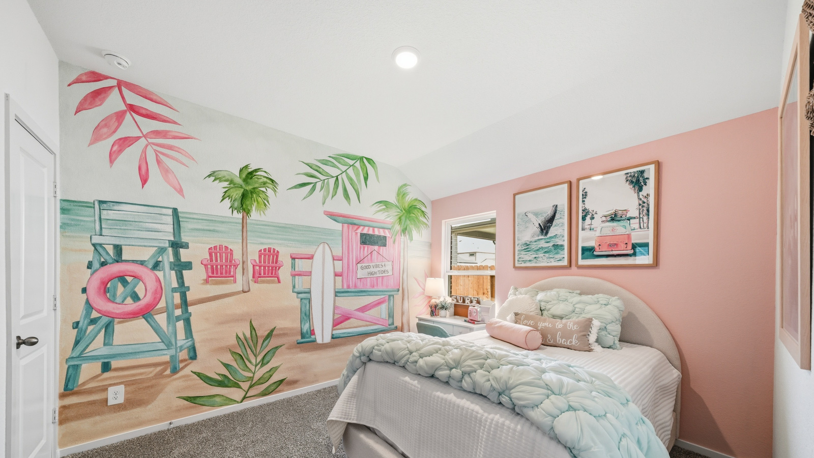 secondary bedroom with carpet flooring