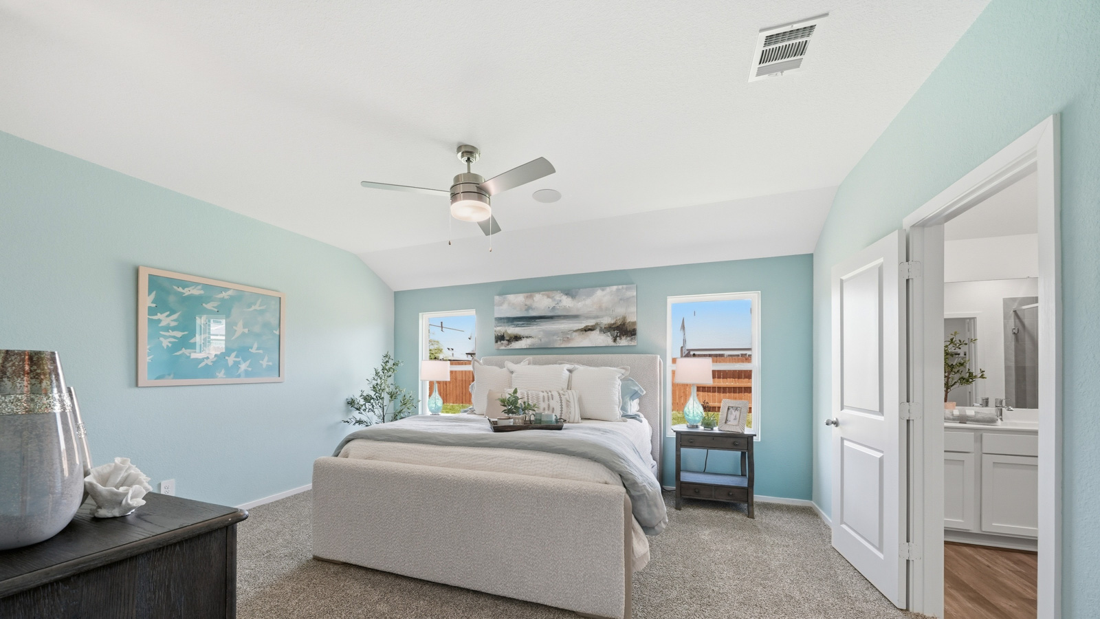 secondary bedroom with carpet flooring