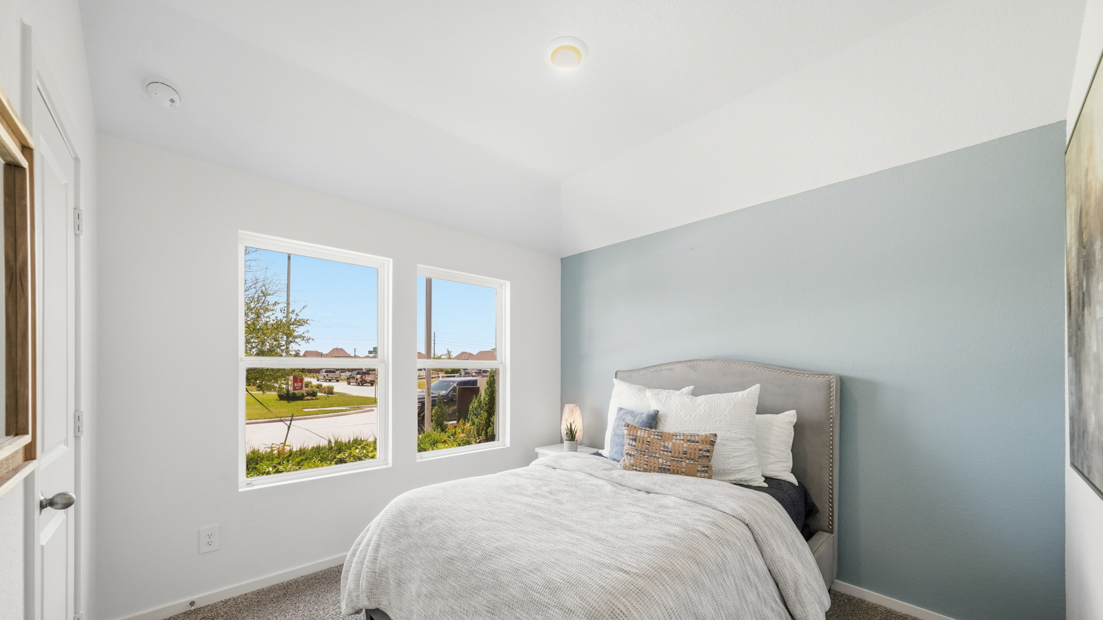 guest room with carpet flooring in Katy, TX