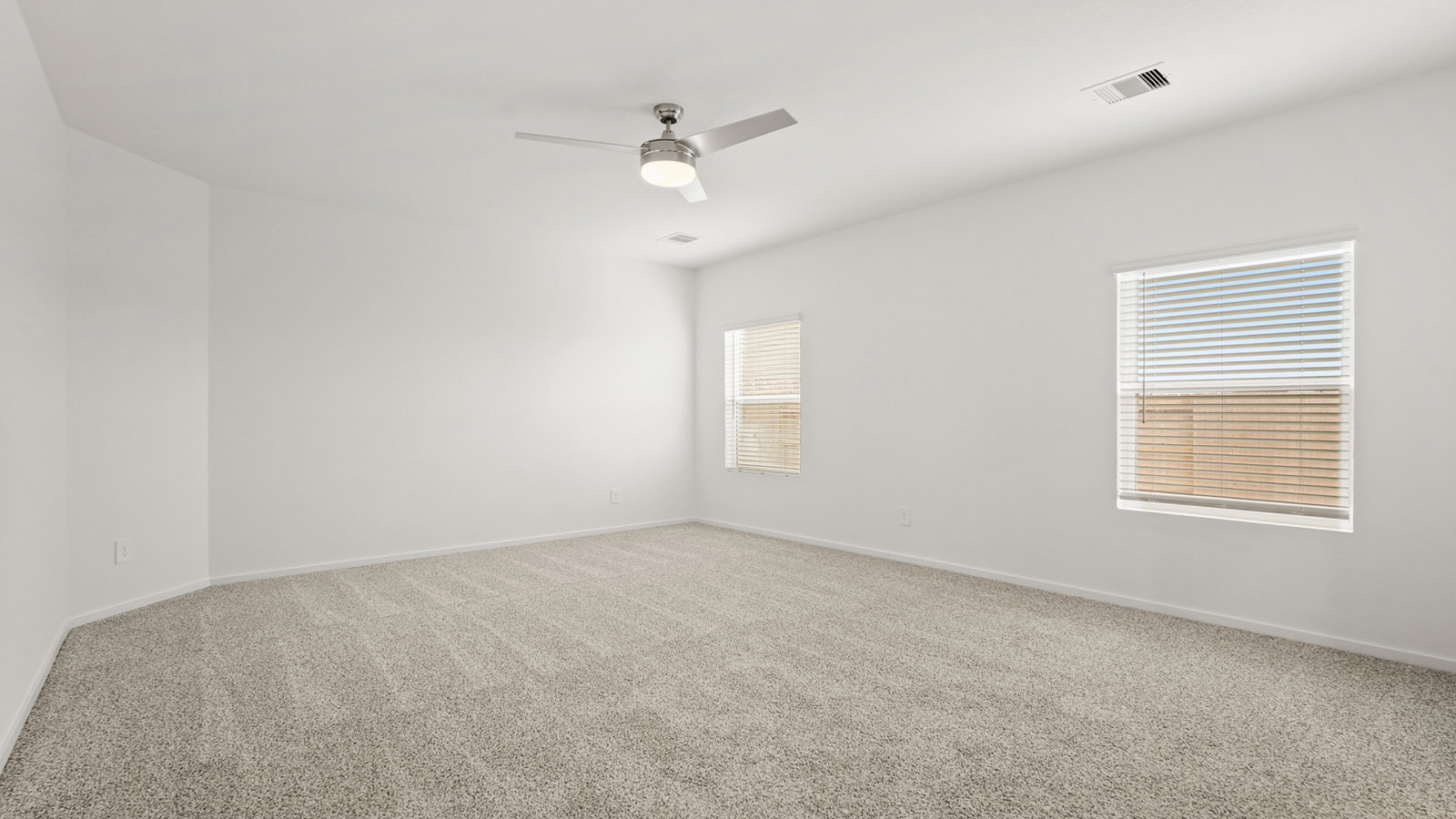 bedroom with carpet flooring