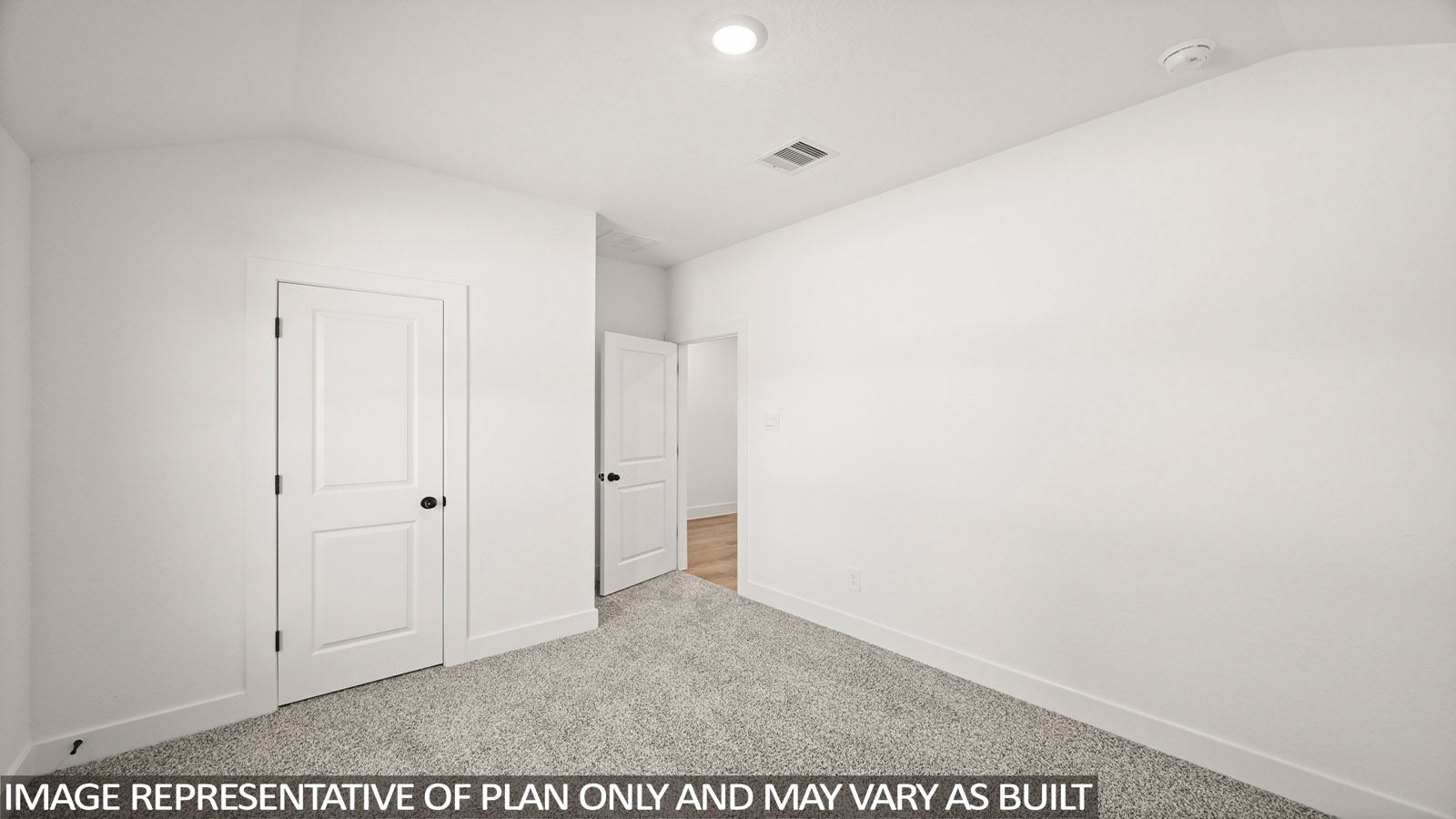 bedroom with carpet flooring