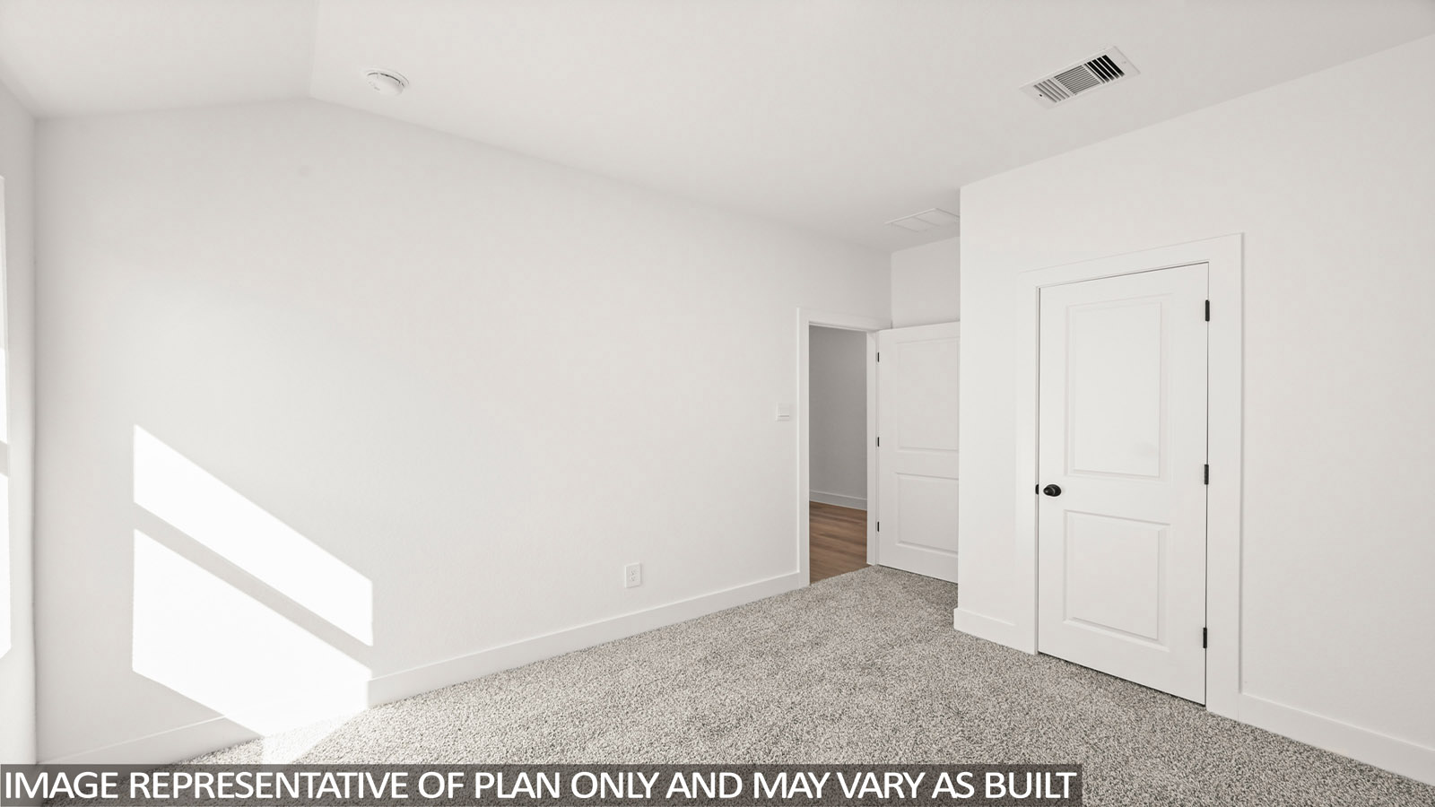 bedroom with carpet flooring