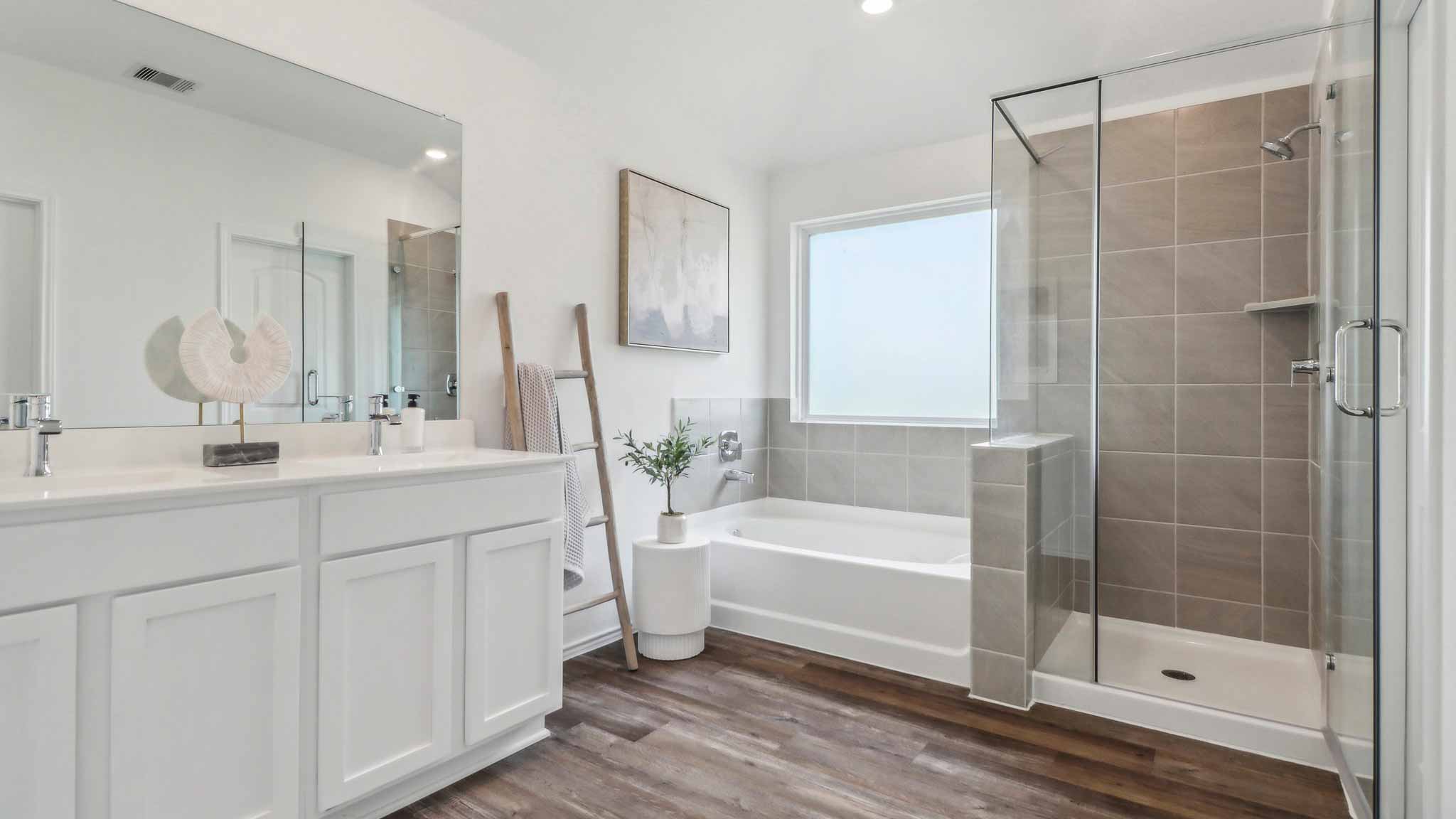 primary bathroom with seperate tub and shower in Katy, Tx