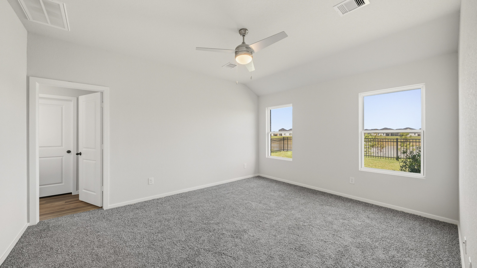 bedroom with carpet flooring