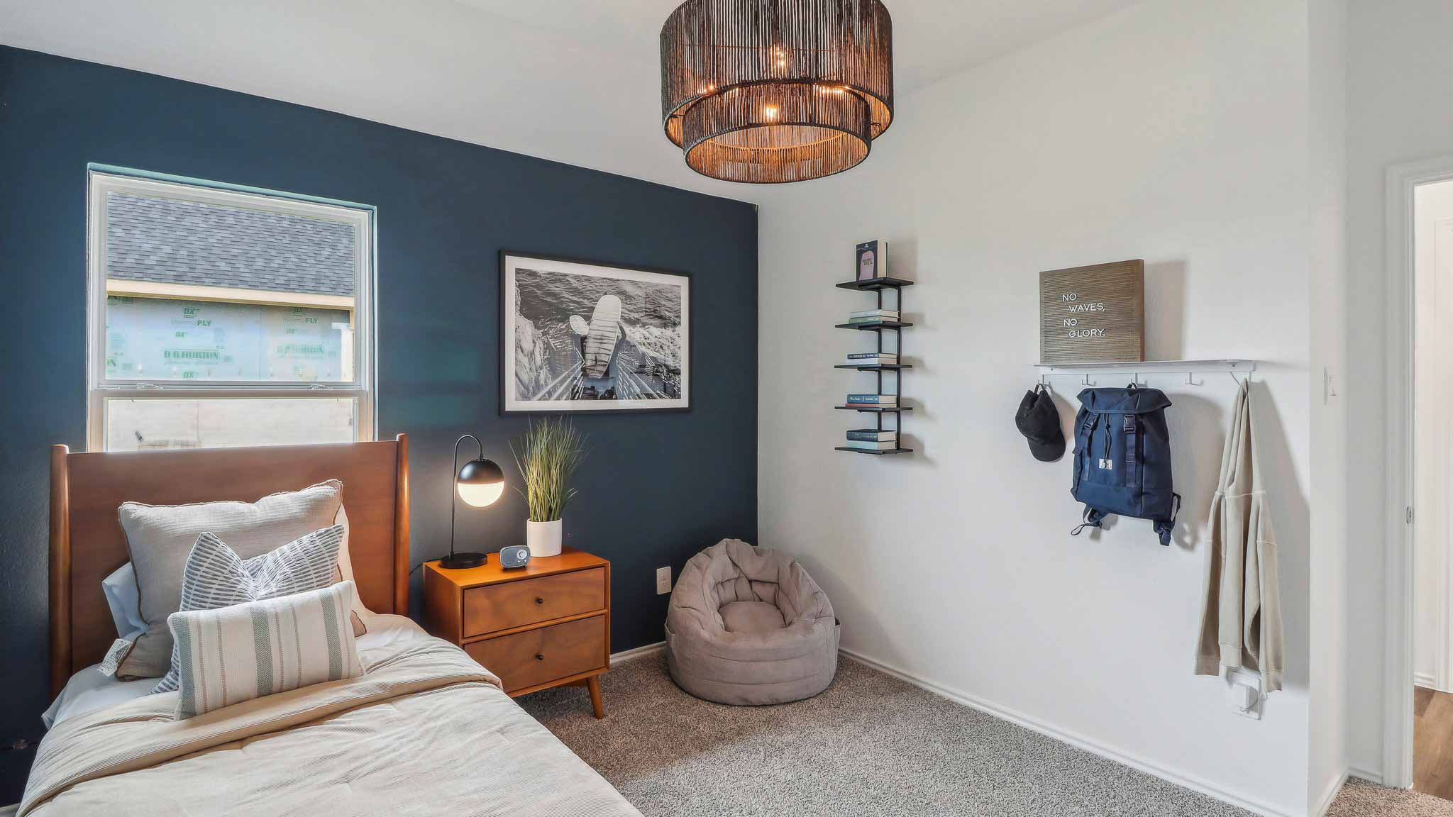 bedroom with carpet flooring