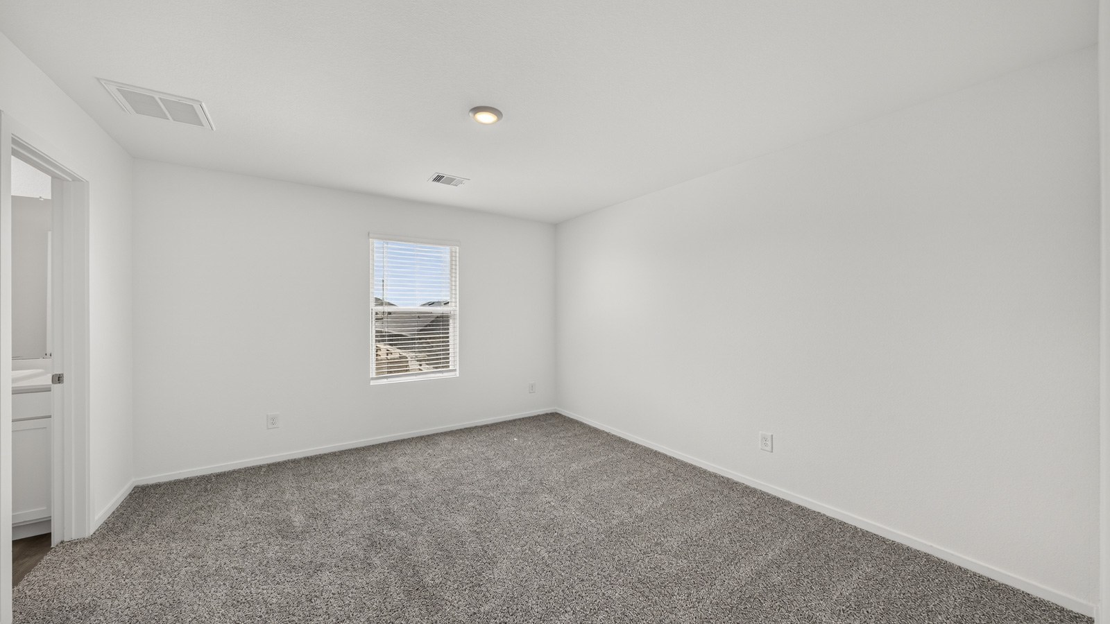 bedroom with carpet flooring