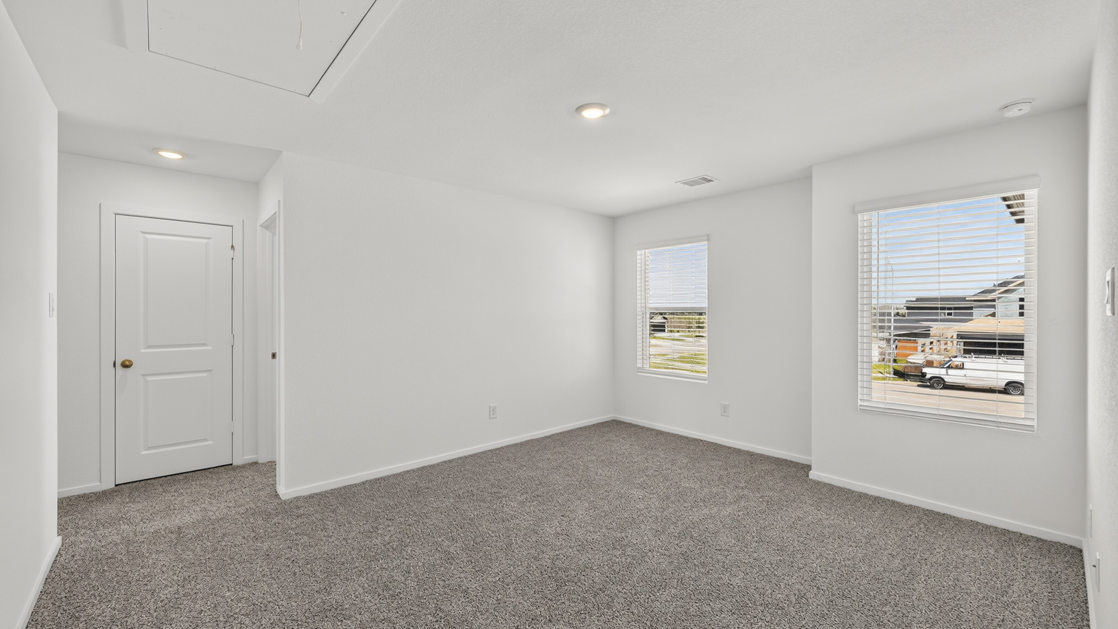 bedroom with carpet flooring