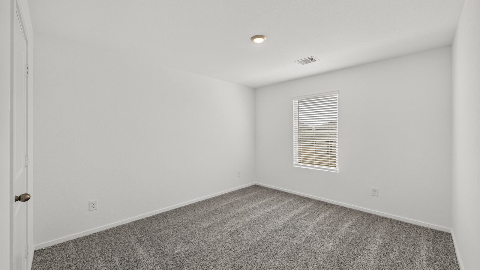 bedroom with carpet flooring