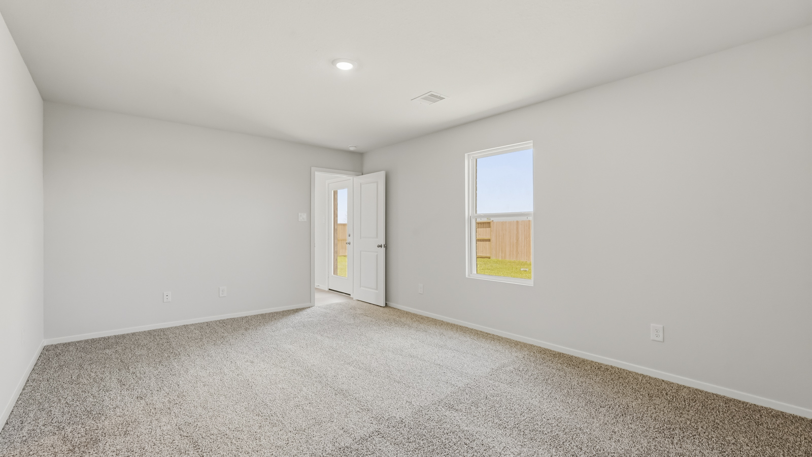 bedroom with carpet flooring