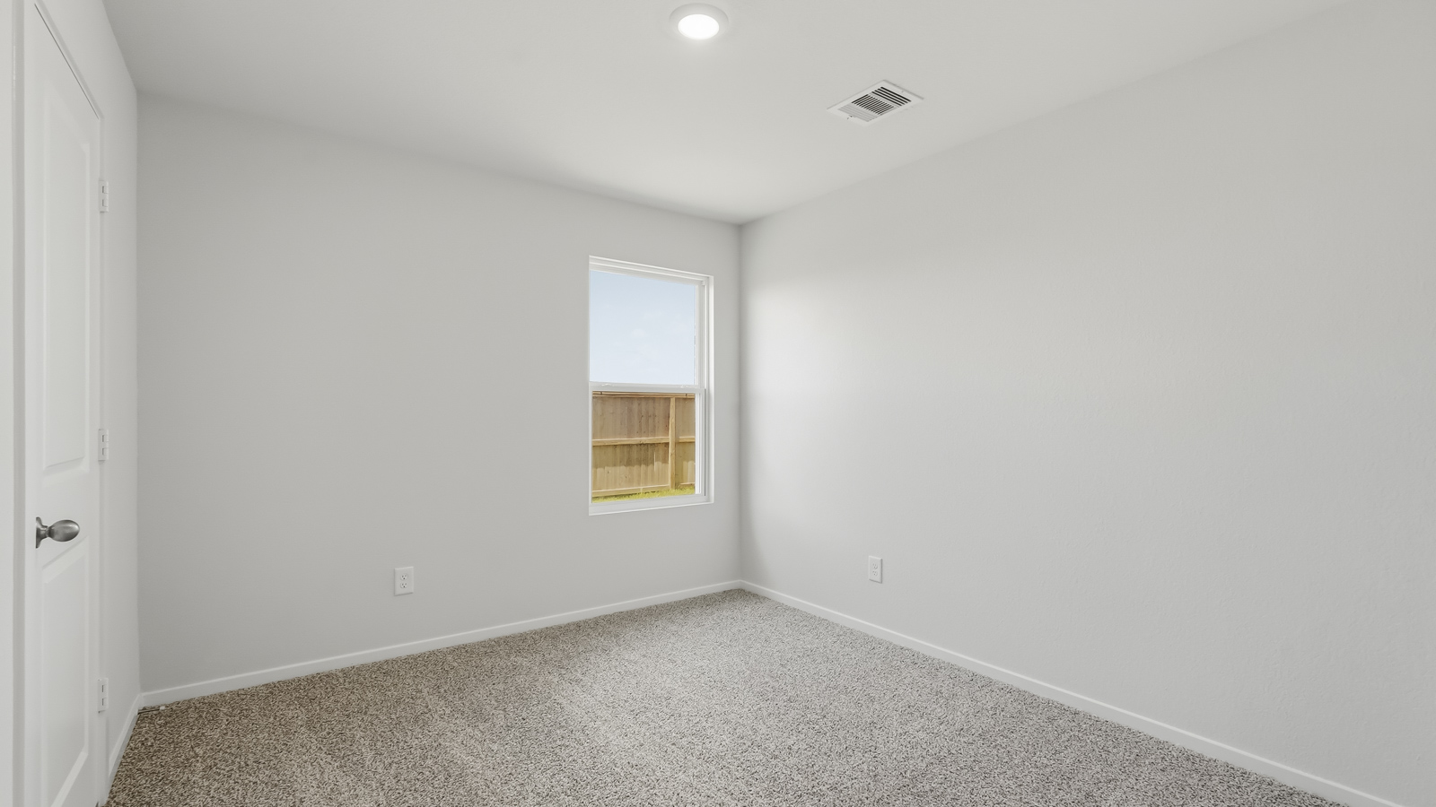 bedroom with carpet flooring