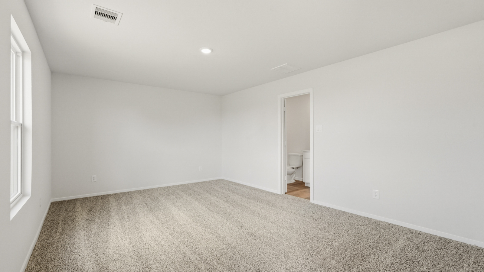 bedroom with carpet flooring
